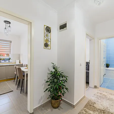 Romaly Apartment Brasov